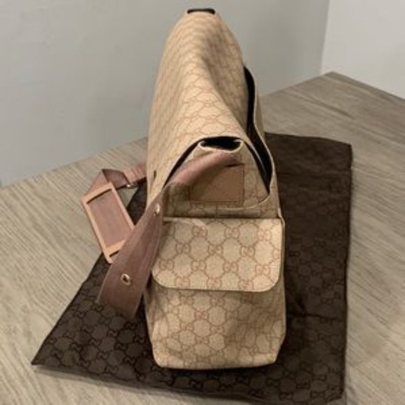 Gucci GG Supreme Printed Changing/Diaper Bag - Picture 4 of 5